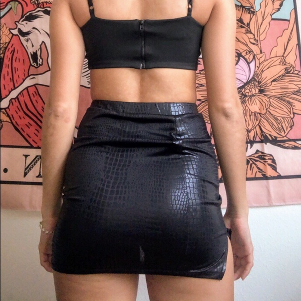 Black alligator skin pattern miniskirt from shein